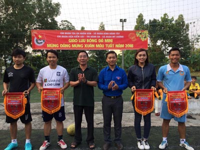 Giao lưu bóng đá mini “MỪNG ĐẢNG, MỪNG XUÂN MẬU TUẤT 2018”