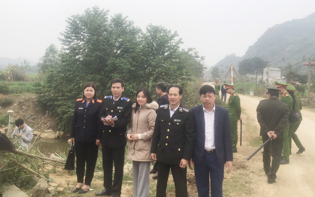 Ngọc Lặc: cưỡng chế thành công giao tài sản cho người mua trúng đấu giá