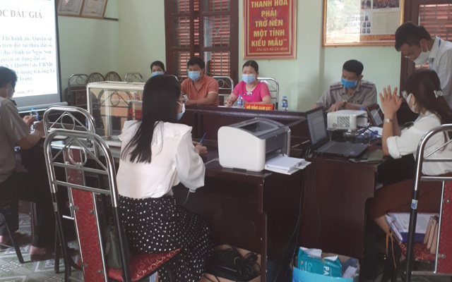 Chi cục THADS huyện Ngọc Lặc bán đấu giá tài sản đảm bảo thi hành án