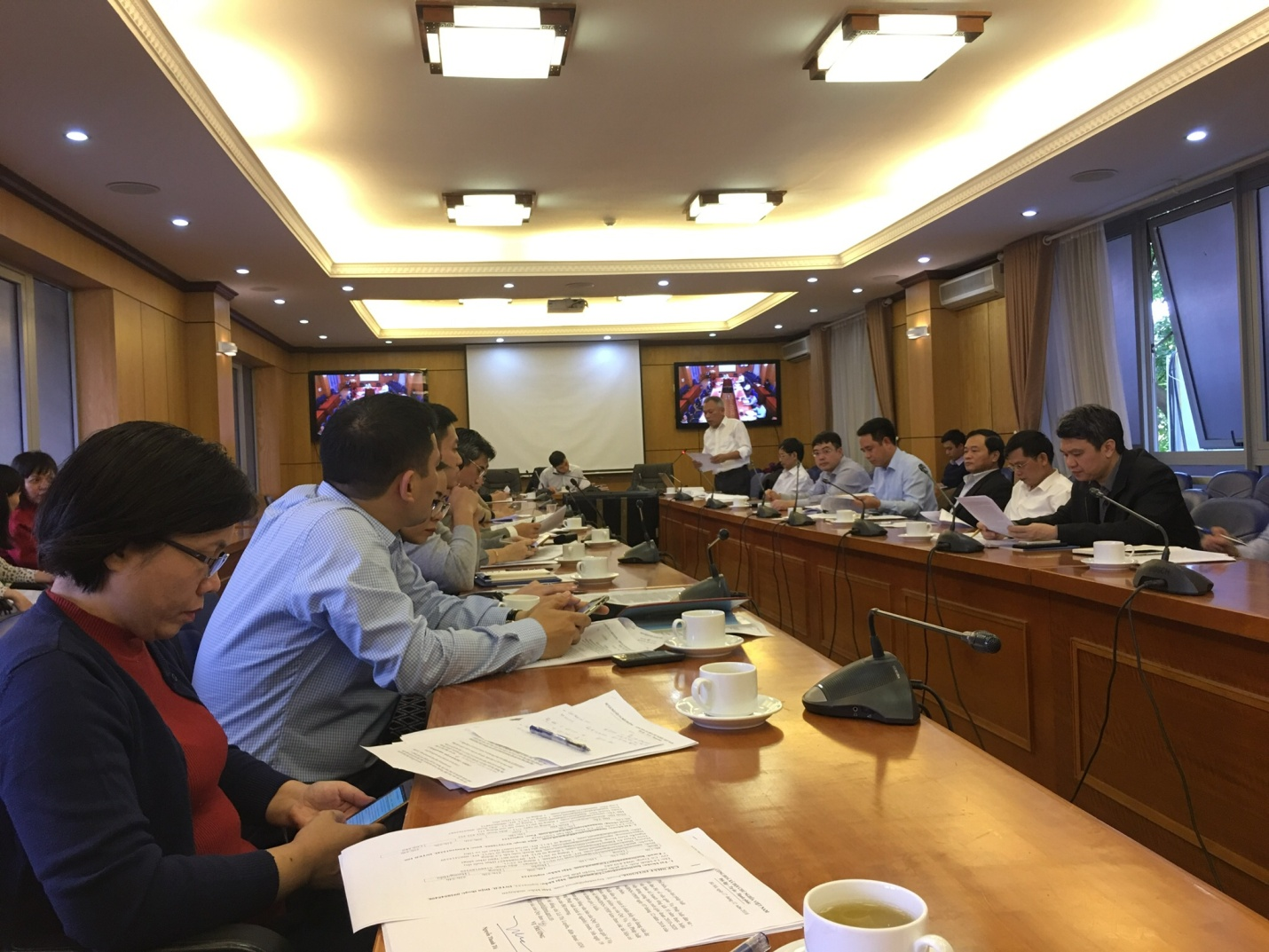 Thẩm định Đề nghị Nghị quyết của Quốc hội về việc miễn thu tiền cấp quyền khai thác khoáng sản và miễn thu tiền cấp quyền khai thác tài nguyên nước