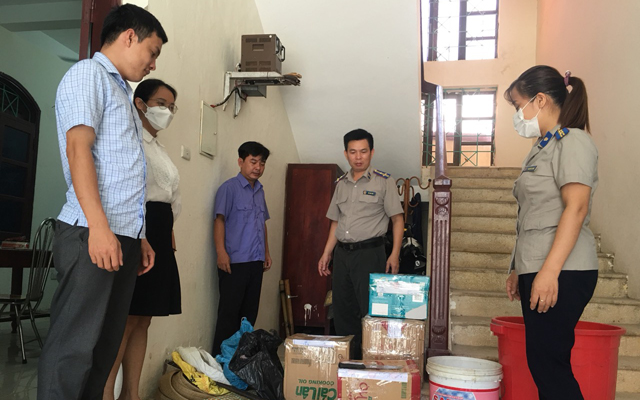 Chi cục THADS huyện Nông Cống tiêu hủy tang vật là pháo nổ