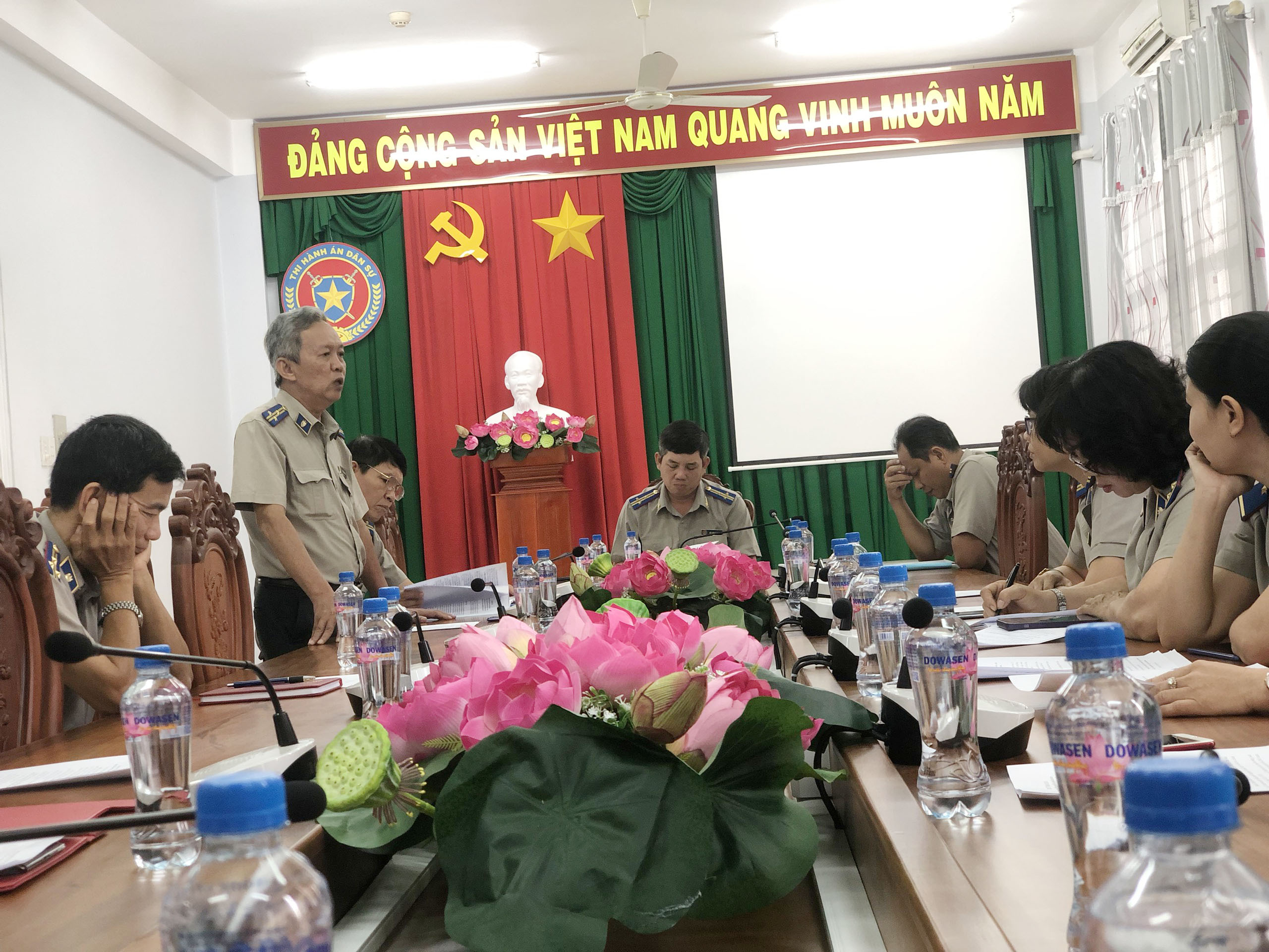 Đảng viên, công chức Cục Thi hành án dân sự tỉnh Đồng Tháp tham dự Hội nghị toàn quốc nghiên cứu, học tập, quán triệt Nghị quyết Hội nghị lần thứ tám, Ban chấp hành Trung ương Đảng Khoá XIII