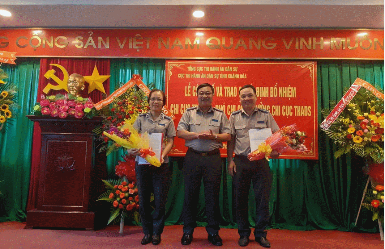 Trao quyết định bổ nhiệm Chi cục trưởng và Phó Chi cục trưởng Chi cục THADS thành phố Nha Trang