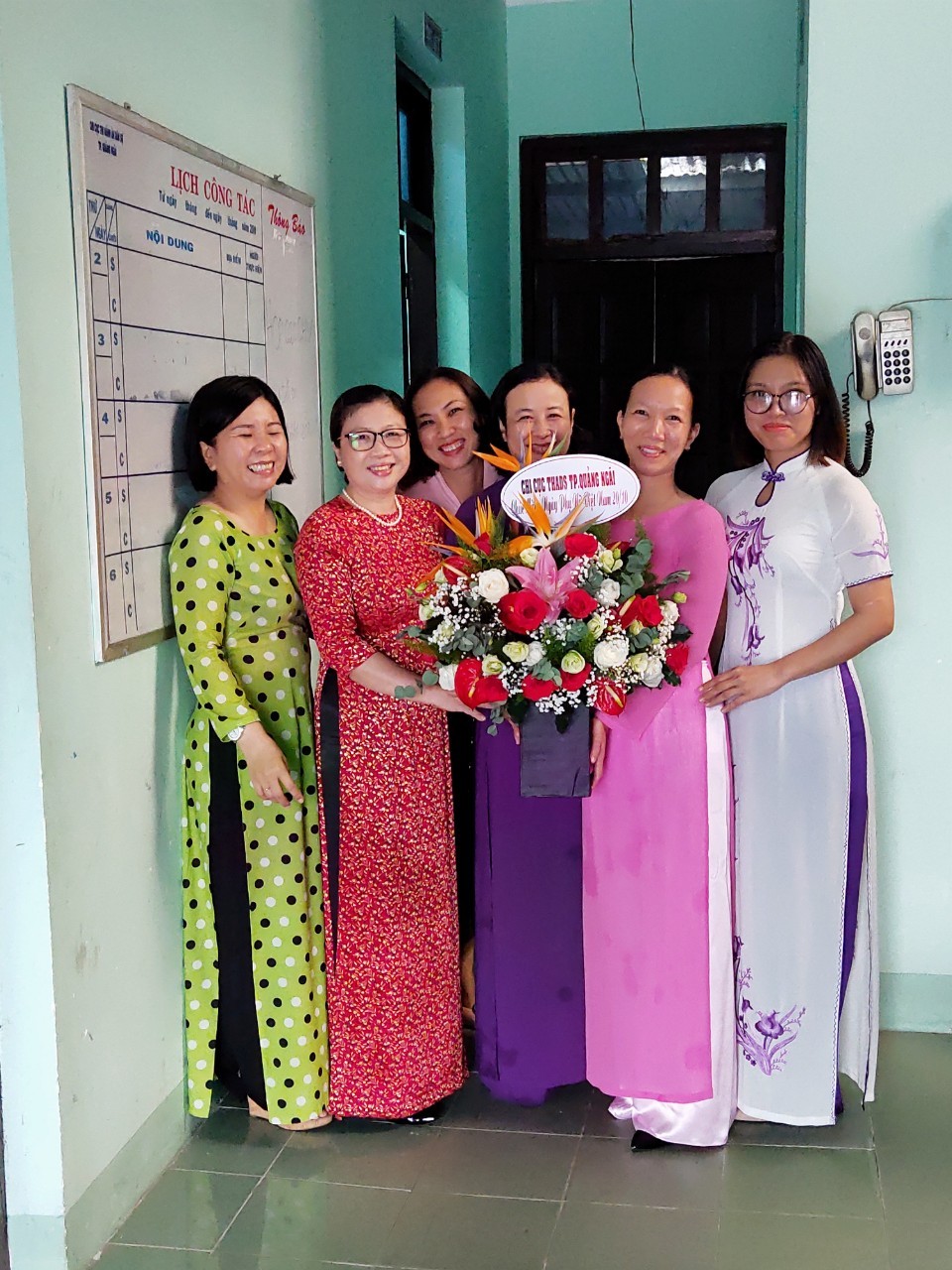 Chi cục Thi hành án dân sự thành phố Quảng Ngãi tổ chức Tọa đàm nhân ngày phụ nữ Việt Nam 20/10