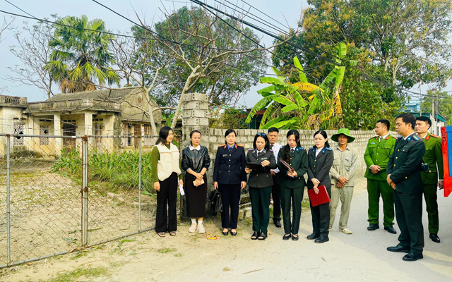 Chấp hành viên THADS tỉnh cưỡng chế giao tài sản thừa kế thành công