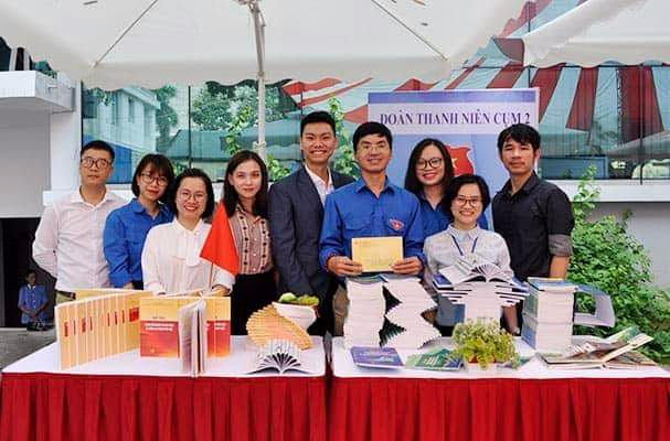 Chi đoàn Thanh niên Cục Hộ tịch, quốc tịch, chứng thực tham gia lễ hưởng ứng Ngày sách Việt Nam lần thứ VI tại Bộ Tư pháp