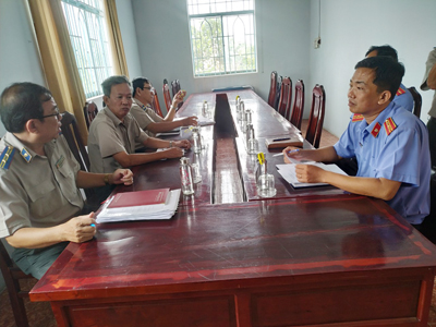 Chi cục THADS TP. Cao Lãnh hưởng ứng sử dụng bình thủy tinh đựng nước uống trong các cuộc họp