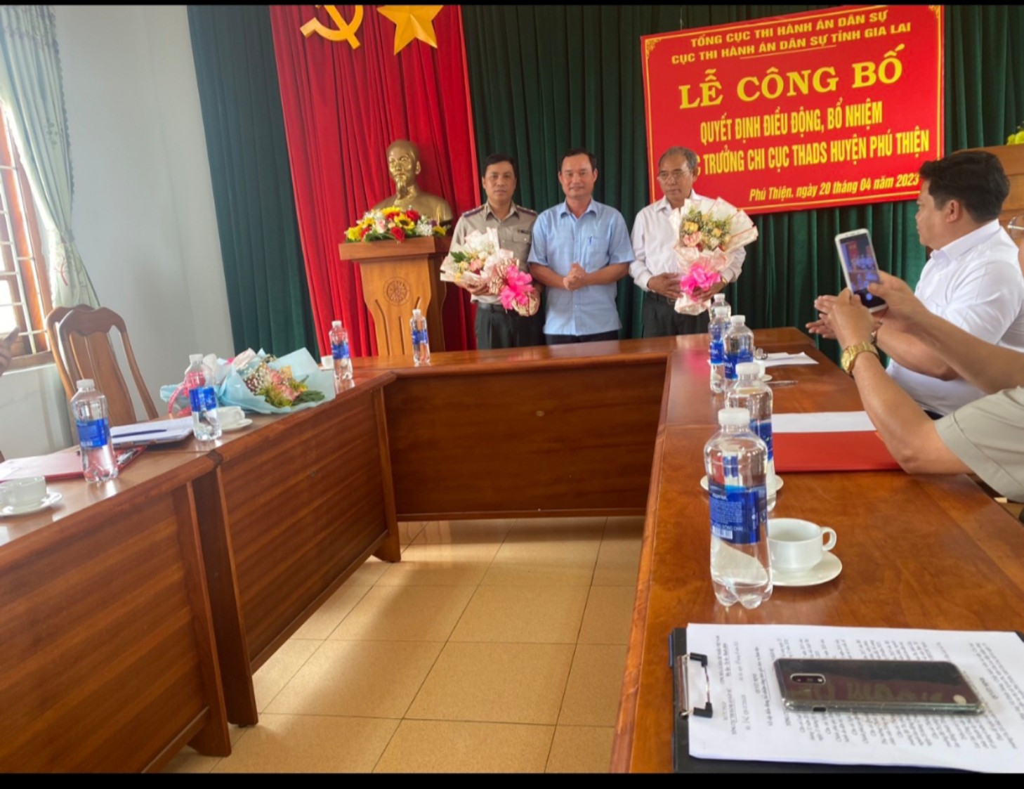 LỄ CÔNG BỐ QUYẾT ĐỊNH ĐIỀU ĐỘNG, BỔ NHIỆM CHI CỤC TRƯỞNG  CHI CỤC THADS HUYỆN PHÚ THIỆN VÀ THỊ XÃ AYUN PA