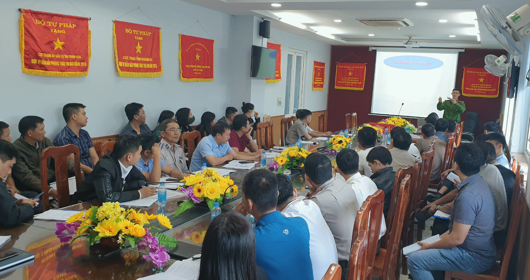 Huấn luyện, bồi dưỡng nghiệp vụ phòng cháy, chữa cháy cho các Đội phòng cháy, chữa cháy của Cục và các Chi cục Thi hành án dân sự