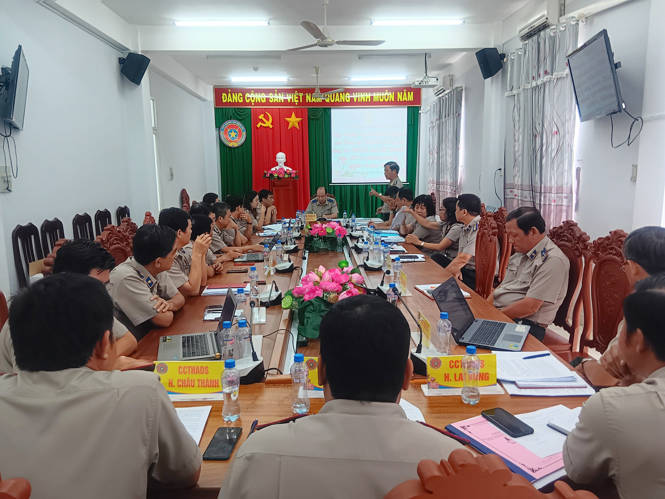 Phó Tổng cục trưởng Nguyễn Thắng Lợi làm việc với Cục Thi hành án dân sự tỉnh Đồng Tháp về kết quả thực hiện chỉ tiêu, nhiệm vụ công tác năm 2023 và phương hướng, nhiệm vụ, giải pháp năm 2024