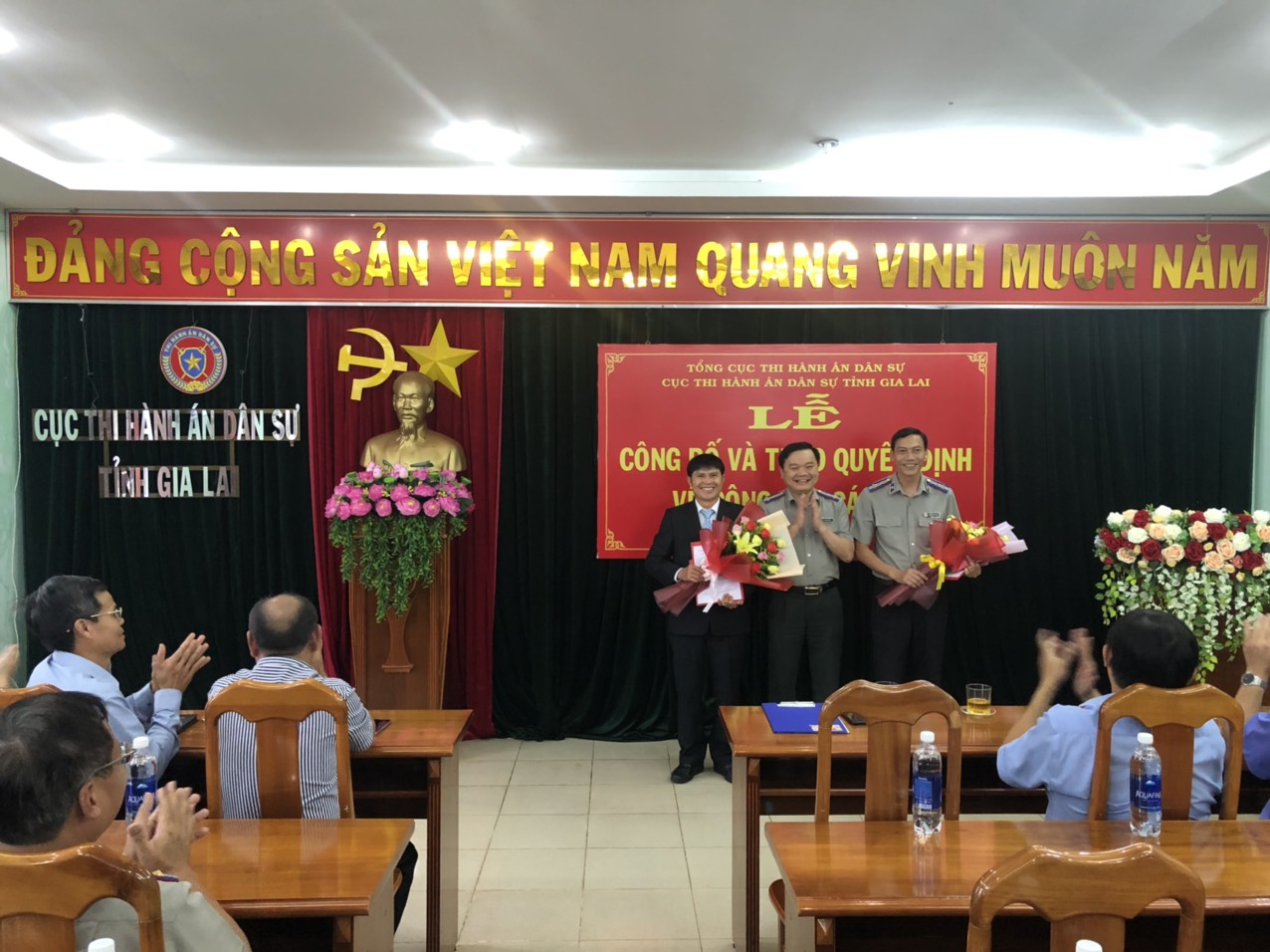 LỄ CÔNG BỐ VÀ TRAO QUYẾT ĐỊNH VỀ CÔNG TÁC CÁN BỘ