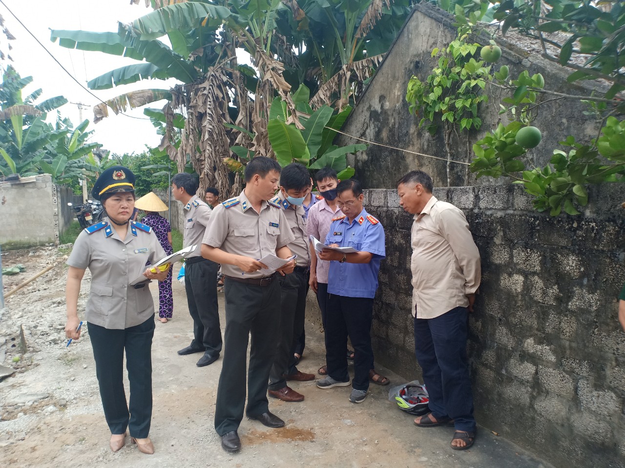 Chi cục thi hành án dân sự huyện Quảng Xương tổ chức thực hiện chỉ tiêu nhiệm vụ công tác năm 2020 sau khi hết giản cách xã hội phòng chống dịch Covid 19, lập thành tích chào mừng 130 năm ngày sinh Chủ tịch Hồ Chí Minh