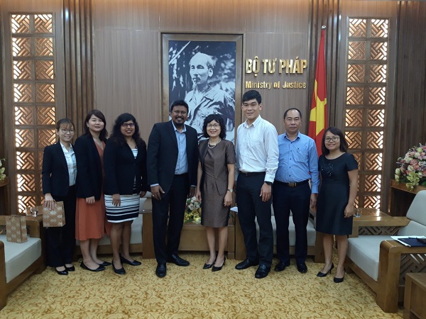 Đoàn công tác của Bộ Phát triển gia đình và Xã hội Xing-ga-po tiếp tục tìm hiểu thông tin và học tập kinh nghiệm của Việt Nam trong việc chuẩn bị để gia nhập Công ước La Hay năm 1993 về Bảo vệ trẻ em và Hợp tác trong lĩnh vực nuôi con nuôi quốc tế