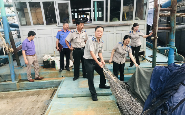 Chi cục THADS thành phố Sầm Sơn tiến hành cưỡng chế, kê biên tài sản