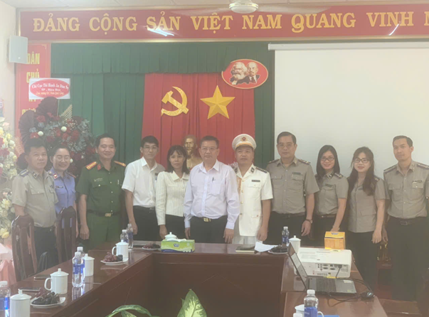 Lễ trao Quyết định điều động, bổ nhiệm chức vụ Phó Chi cục trưởng Chi cục Thi hành án dân sự huyện Thống Nhất