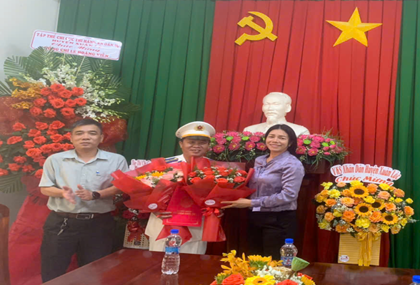 Lễ trao Quyết định điều động, bổ nhiệm chức vụ Phó Chi cục trưởng Chi cục THADS huyện Xuân Lộc