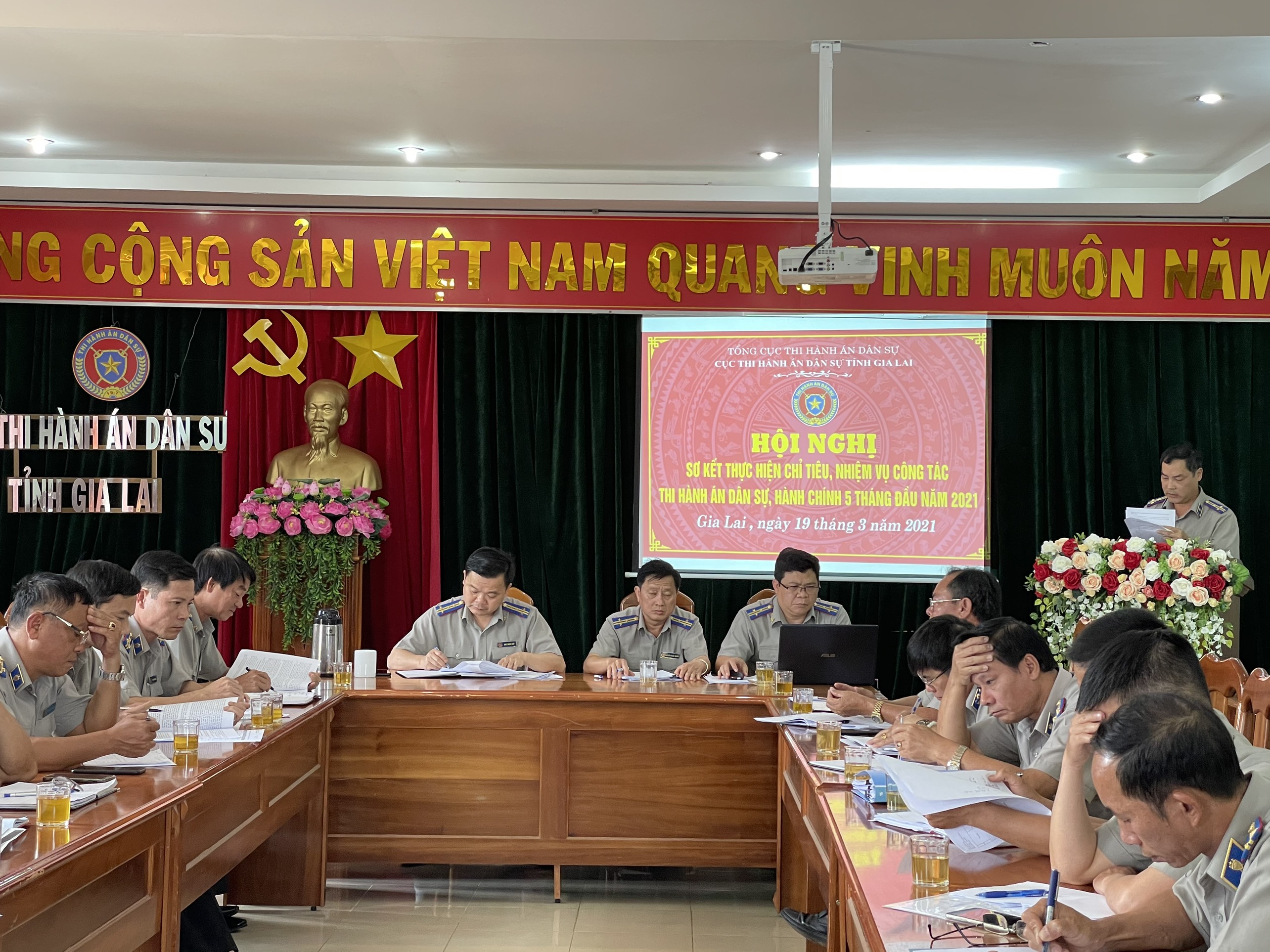 LÃNH ĐẠO CỤC THI HÀNH ÁN DÂN SỰ TỈNH LÀM VIỆC VỚI CHI CỤC TRƯỞNG CHI CỤC THI HÀNH ÁN DÂN SỰ HUYỆN, THỊ XÃ, THÀNH PHỐ VỀ CHỈ TIÊU, NHIỆM VỤ NĂM 2021