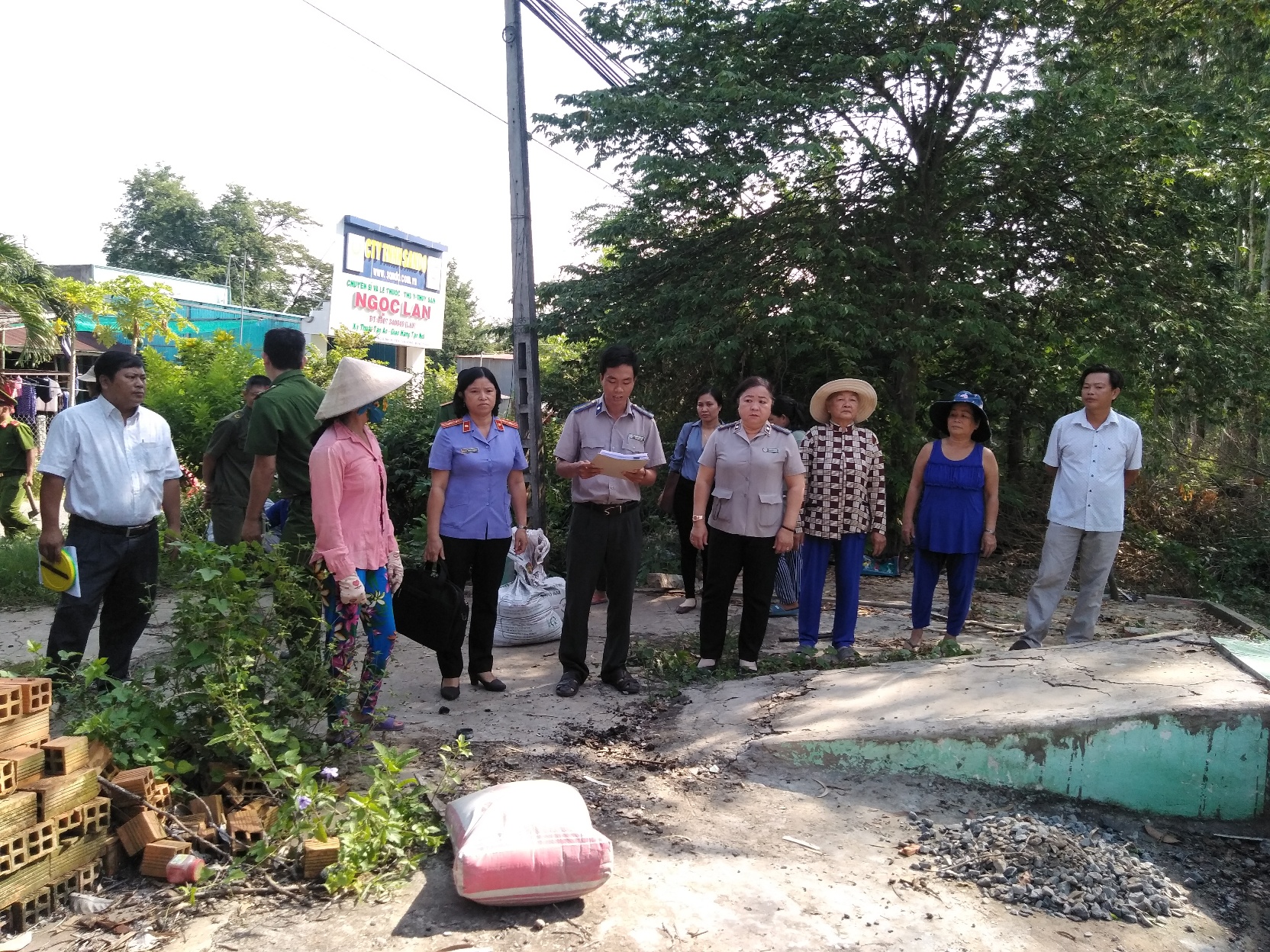 Cưỡng chế chuyển giao quyền sử dụng đất