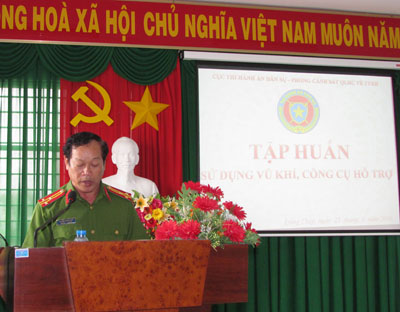 Đồng Tháp - Tập huấn công tác quản lý và sử dụng vũ khí, công cụ hỗ trợ