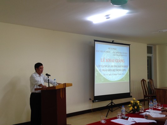 Đồng chí Lê Hồng Sơn - Cục trưởng Cục Kiểm tra văn bản QPPL phát biểu tại lễ khai giảng lớp tập huấn hướng dẫn nghiệp vụ pháp điển hệ thống QPPL