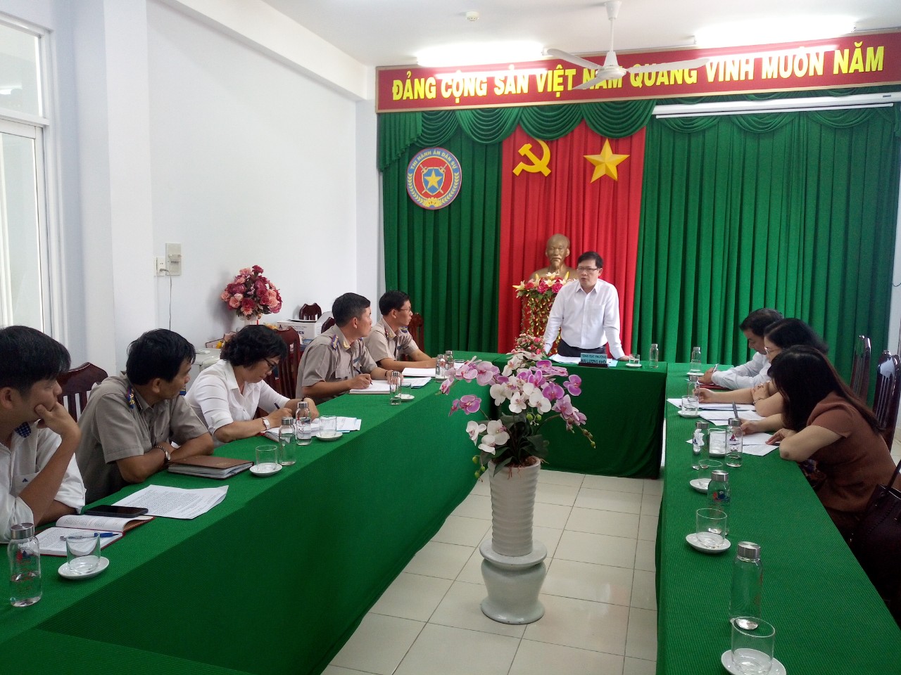 Tổng Cục trưởng Mai Lương Khôi thăm và làm việc tại Cục Thi hành án dân sự tỉnh Đồng Tháp