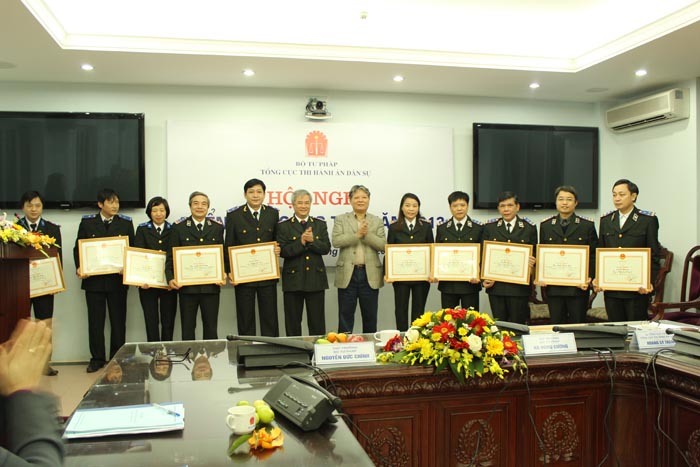 Tang Bang khen b
