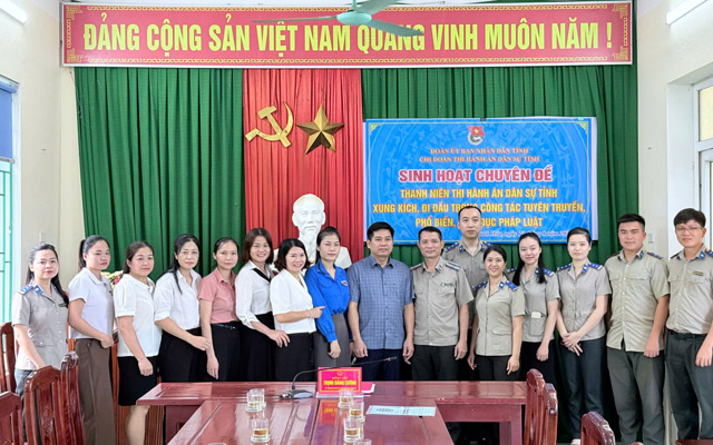 Chi đoàn Thanh niên THADS tỉnh tổ chức sinh hoạt chuyên đề và hoạt động thiện nguyện tại xã Nguyệt Ấn