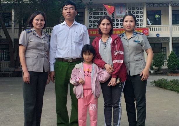 Chi cục THADS huyện Thạch Thành tổ chức thi hành việc giao người chưa thành niên cho người trực tiếp nuôi dưỡng theo Bản án