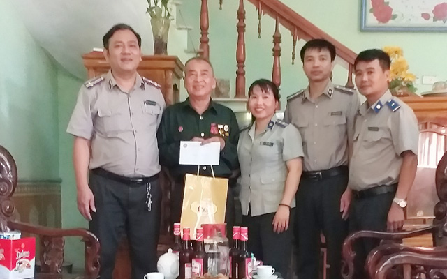 Chi cục THADS huyện Thạch Thành tổ chức thăm hỏi thân nhân cán bộ nhân ngày Thương binh Liệt sĩ