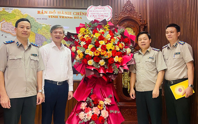 Lãnh đạo Thi hành án dân sự tỉnh chúc mừng ngày truyền thống Ngành Tư pháp