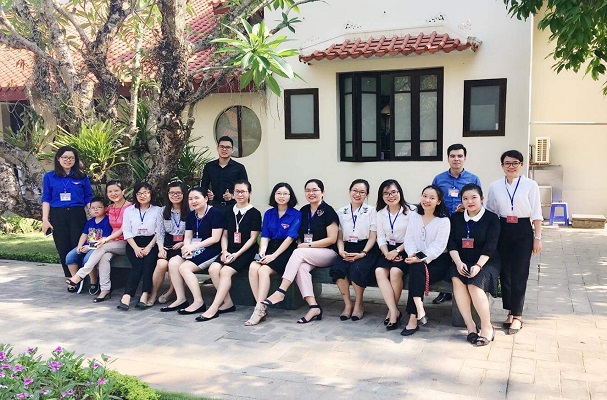 Chi đoàn Vụ Các vấn đề chung về xây dựng pháp luật viếng Lăng Bác