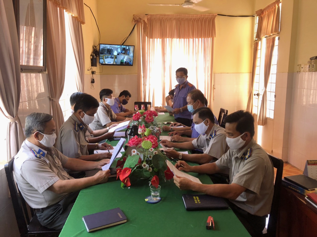 Viện kiểm sát nhân dân huyện Tháp Mười phúc tra việc thực hiện kiến nghị, kết luận trực tiếp kiểm sát tại Chi cục Thi hành án dân sự huyện Tháp Mười