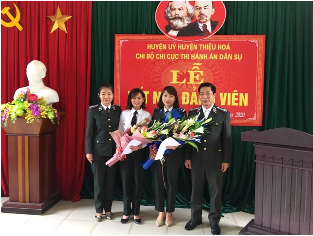 Chi bộ Chi cục THADS huyện Thiệu Hóa tổ chức kêt nạp đảng viên mới