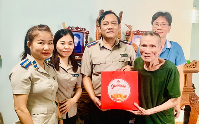 THADS Thiệu Hóa: thăm và tặng quà các gia đình chính sách nhân kỷ niệm 76 năm Ngày thương binh – Liệt sĩ 27/7/2023