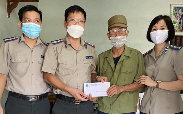 Chi cục THADS huyện Thọ Xuân thăm, tặng quà gia đình chính sách nhân dịp ngày thương binh liệt sỹ 27/7