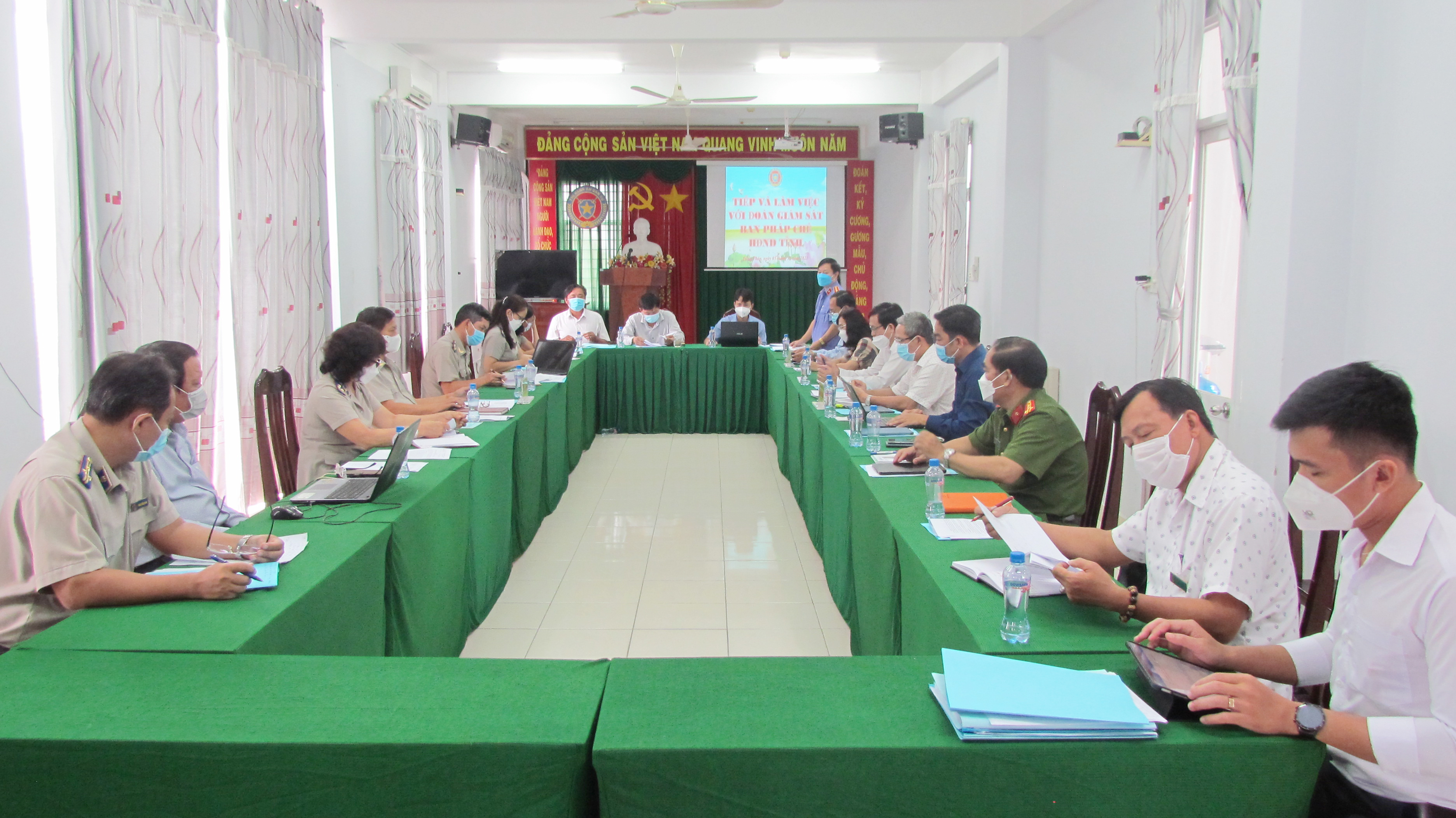 BAN PHÁP CHẾ HỘI ĐỒNG NHÂN DÂN TỈNH ĐỒNG THÁP THỰC HIỆN VIỆC GIÁM SÁT KẾT QUẢ HOẠT ĐỘNG CỦA CỤC THI HÀNH ÁN DÂN SỰ NĂM 2021