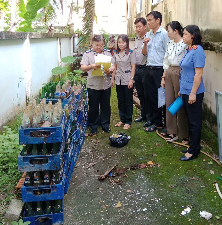 Chi cục Thi hành án dân sự huyện Tân Hồng tiêu hủy vật chứng thi hành án