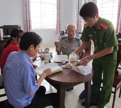 Tổ chức tiêu hủy vật chứng