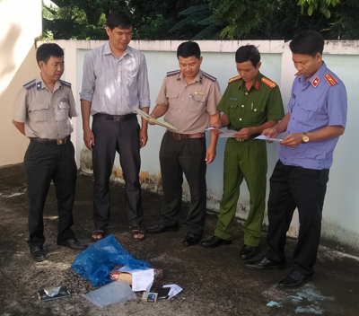 Tân Hồng tiêu hủy vật chứng