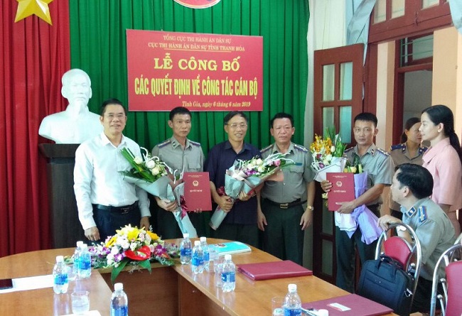 LỄ CÔNG BỐ CÁC QUYẾT ĐỊNH VỀ CÔNG TÁC CÁN BỘ TẠI CHI CỤC THADS HUYỆN TĨNH GIA