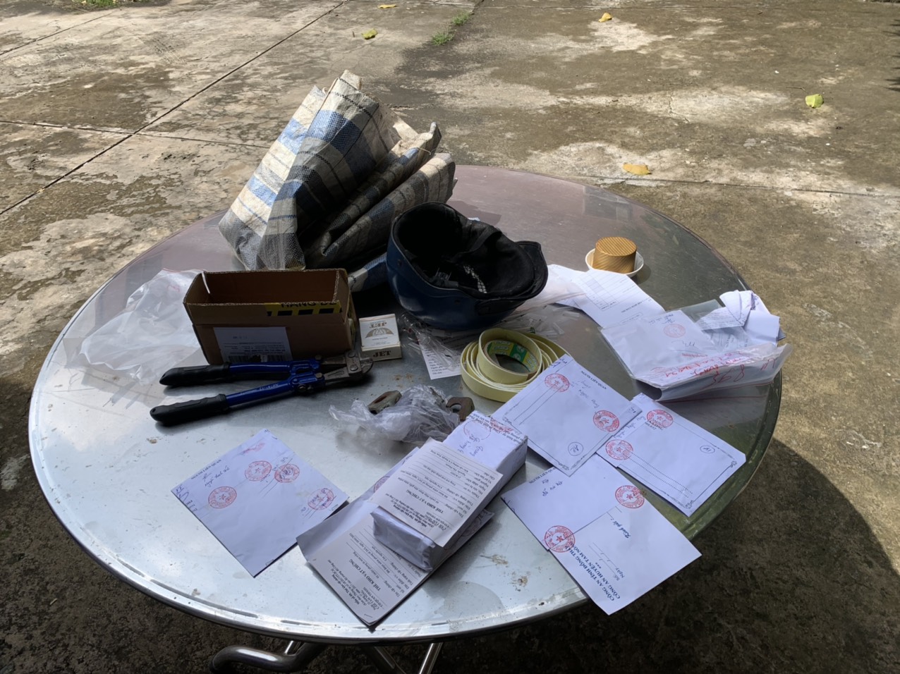 Chi cục Thi hành án dân sự huyện Tam Nông tổ chức tiêu hủy vật chứng trong các vụ án đã có hiệu lực pháp luật