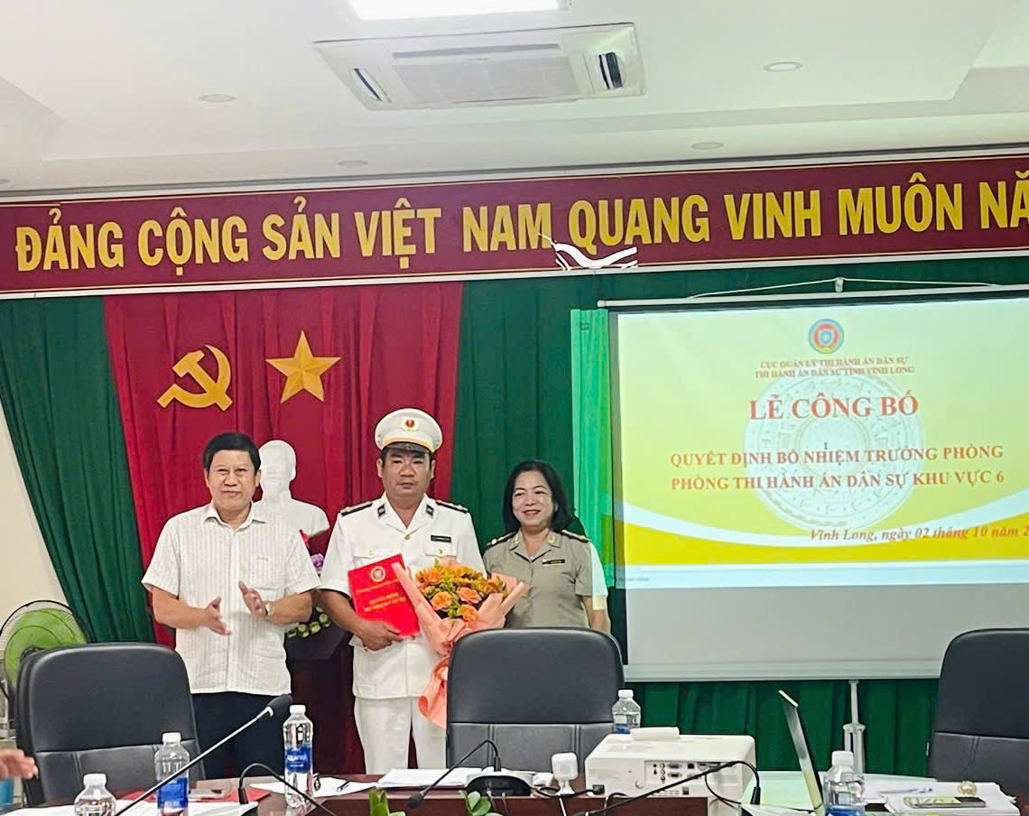 Công bố và trao Quyết định điều động bổ nhiệm Trưởng phòng  Phòng Thi hành án dân sự Khu vực 6