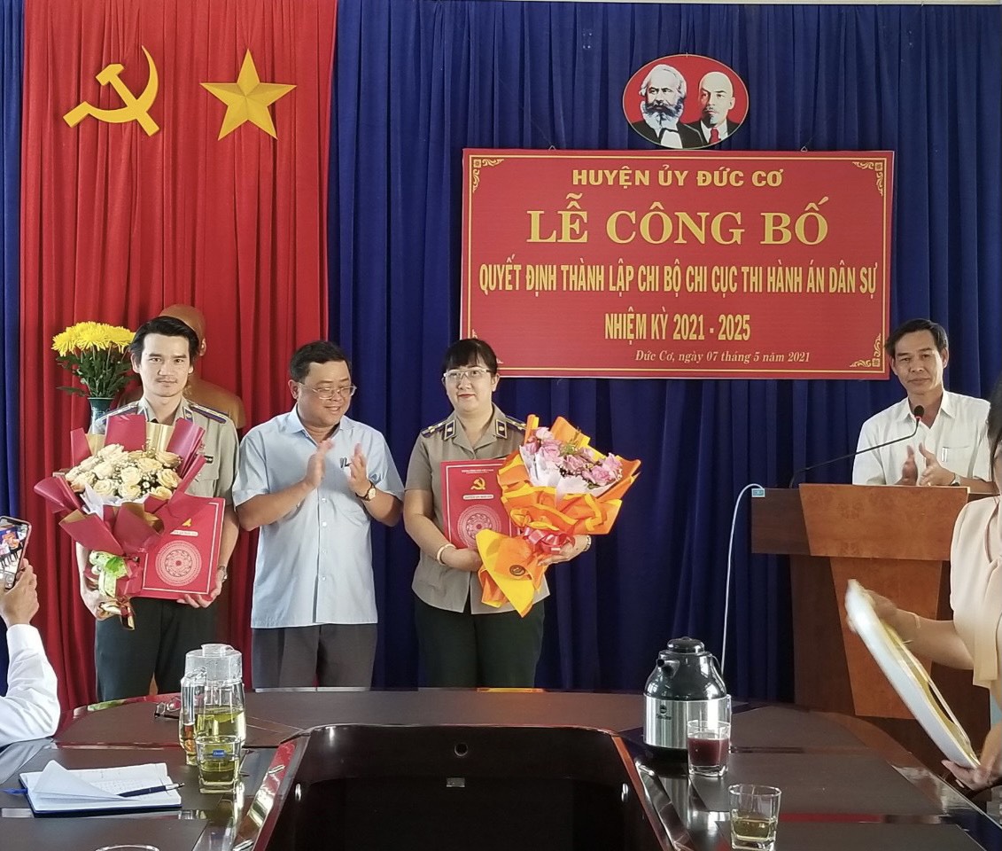 Công bố Quyết định thành lập Chi bộ Chi cục Thi hành án dân sự huyện Đức Cơ