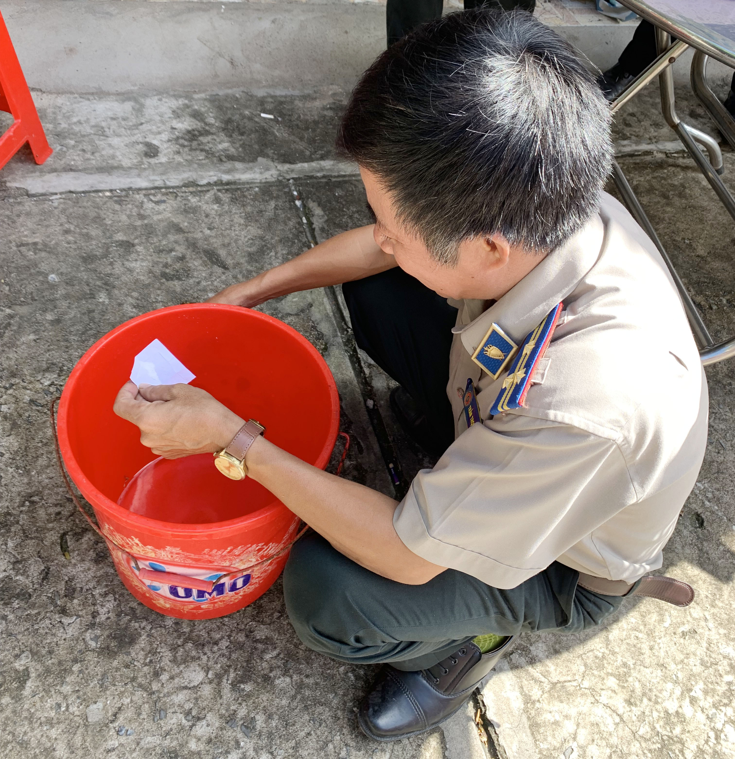 Chi cục Thi hành án dân sự huyện Tam Nông tổ chức tiêu hủy vật chứng, tài sản