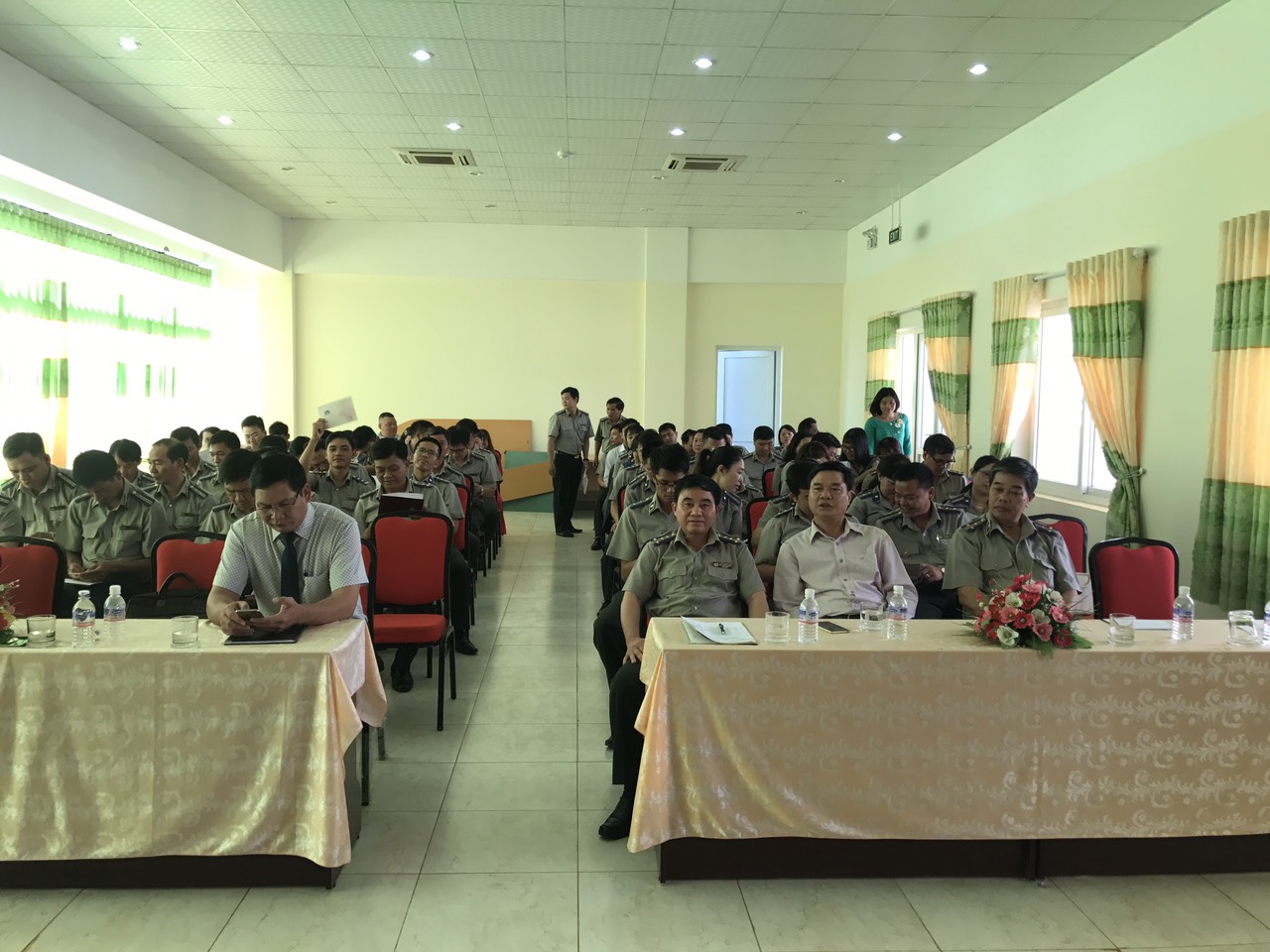 Cục Thi hành án dân sự tỉnh Đắk Lắk phối hợp với Trường Chính trị tỉnh Đắk Lắk tổ chức Lễ bế giảng lớp Trung cấp lý luận chính trị - hành chính, hệ không tập trung, khóa học 2017 – 2018 dành cho Cục Thi hành án dân sự tỉnh.