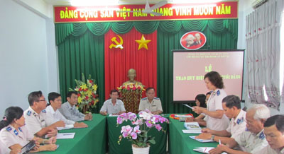 Cục Thi hành án dân sự tỉnh Đồng Tháp tổ chức Lễ trao tặng Huy hiệu 30 năm tuổi Đảng