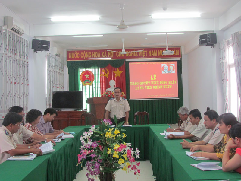 Chi bộ cơ sở Cục Thi hành án dân sự tổ chức trao quyết định công nhận Đảng viên chính thức và quyết định chuẩn y kết quả bầu bổ sung Chi ủy viên