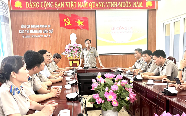 Công bố các quyết định về công tác cán bộ