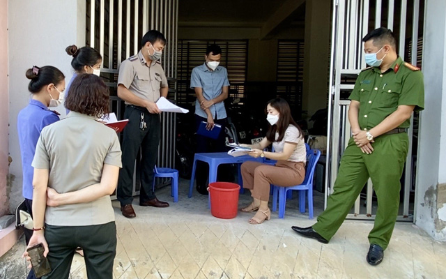 Chi cục THADS thành phố Thanh Hóa tiêu hủy tang vật với khối lượng lớn.