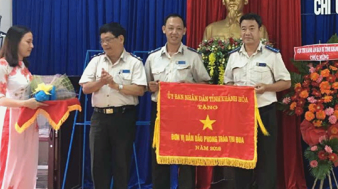 Trao Quyết định bổ nhiệm Chi cục trưởng Chi cục THADS thành phố Cam Ranh và Chi cục THADS huyện Cam Lâm